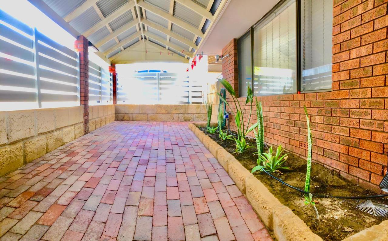 Beach House Opposite Ocean 4 Bed 2 Bathroom With Pool جيرالدتون المظهر الخارجي الصورة