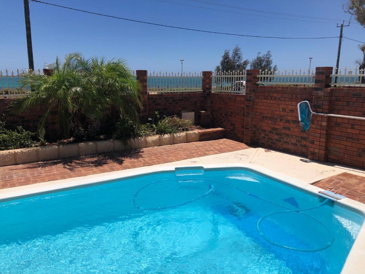 Beach House Opposite Ocean 4 Bed 2 Bathroom With Pool جيرالدتون المظهر الخارجي الصورة