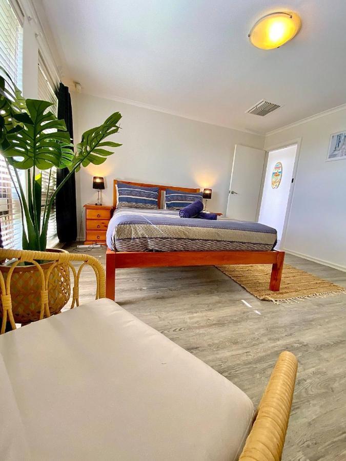 Beach House Opposite Ocean 4 Bed 2 Bathroom With Pool جيرالدتون المظهر الخارجي الصورة