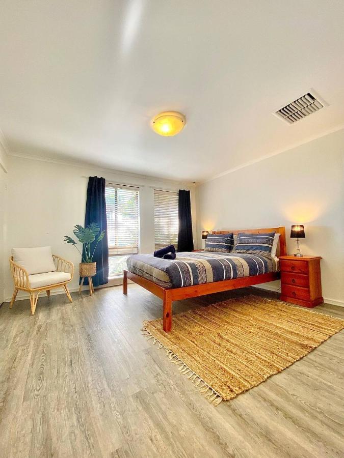 Beach House Opposite Ocean 4 Bed 2 Bathroom With Pool جيرالدتون المظهر الخارجي الصورة